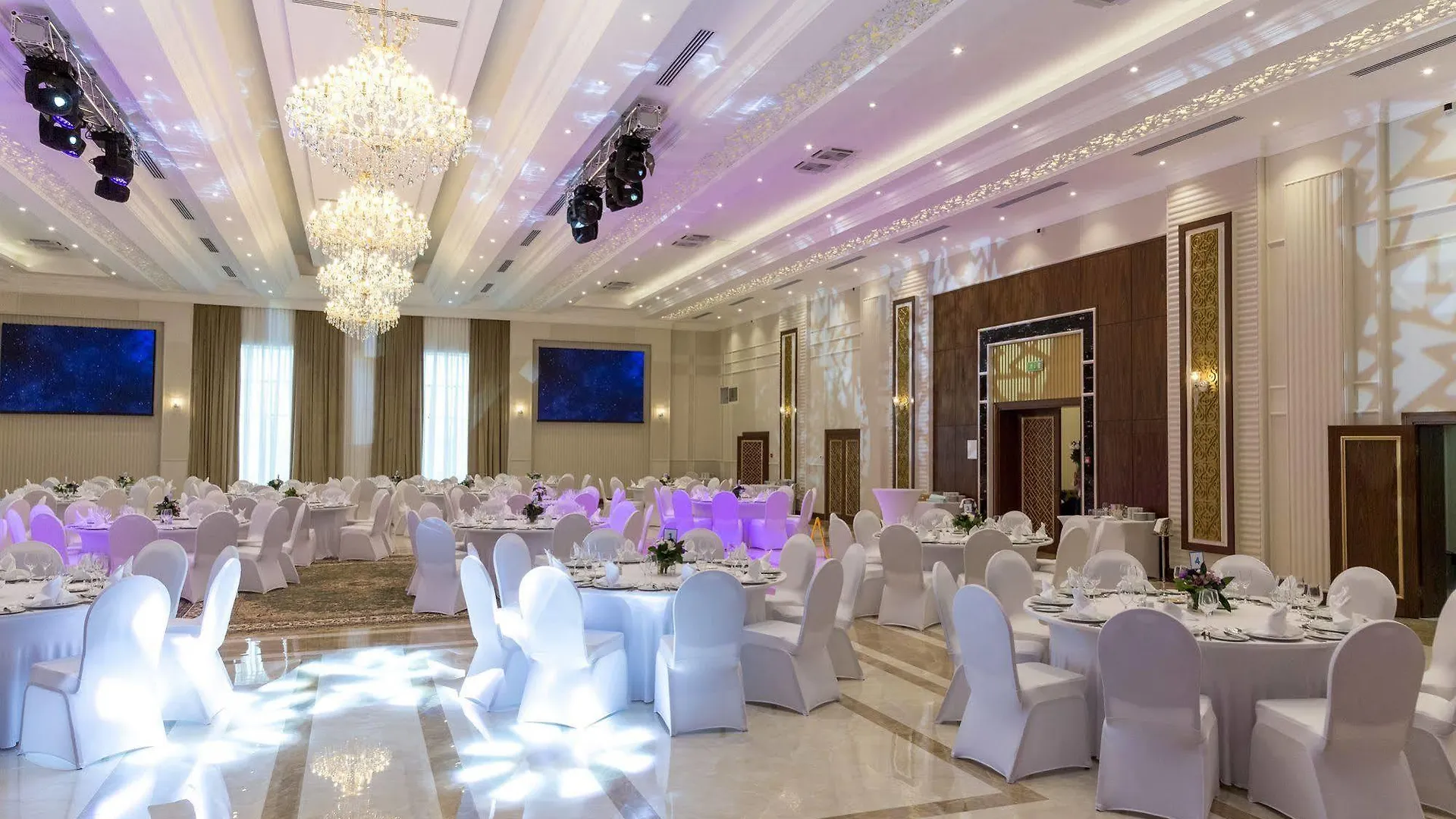 מלון Wyndham Garden Astana אסטנה