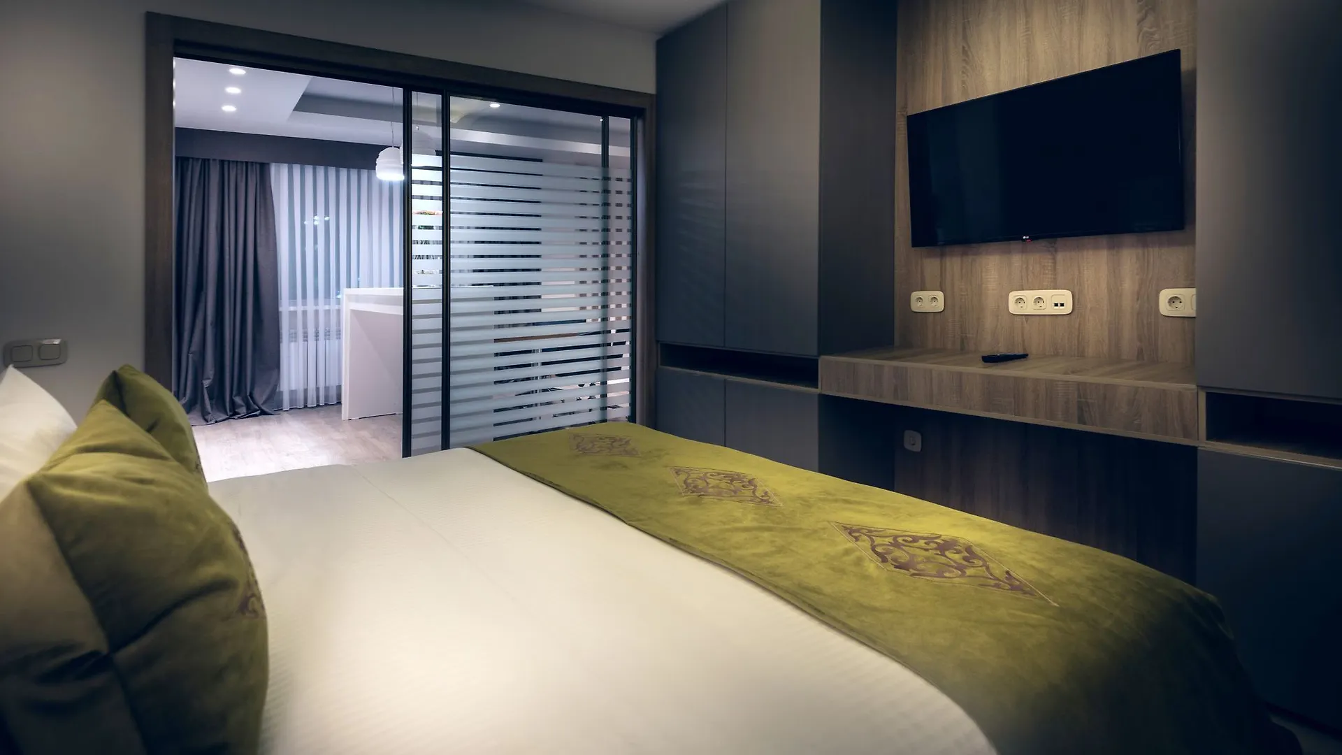 מלון Wyndham Garden Astana 4*, אסטנה